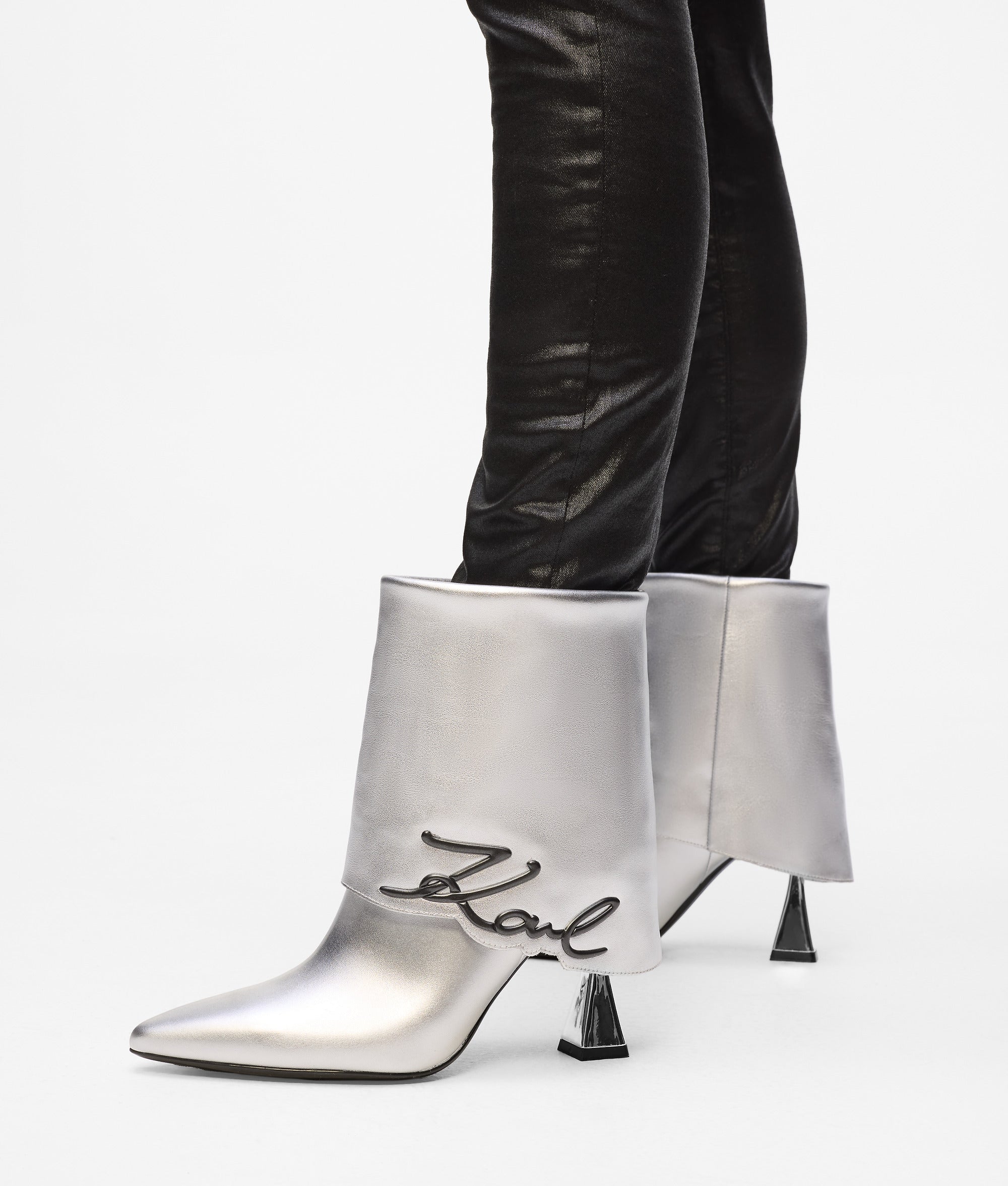 Exclusive Debut II fold-down boots