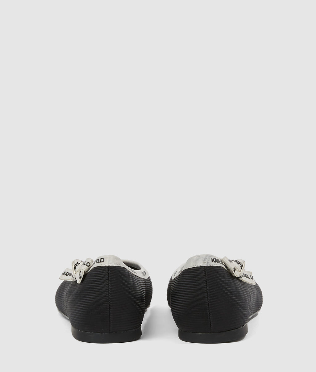 Ribbon collar pumps