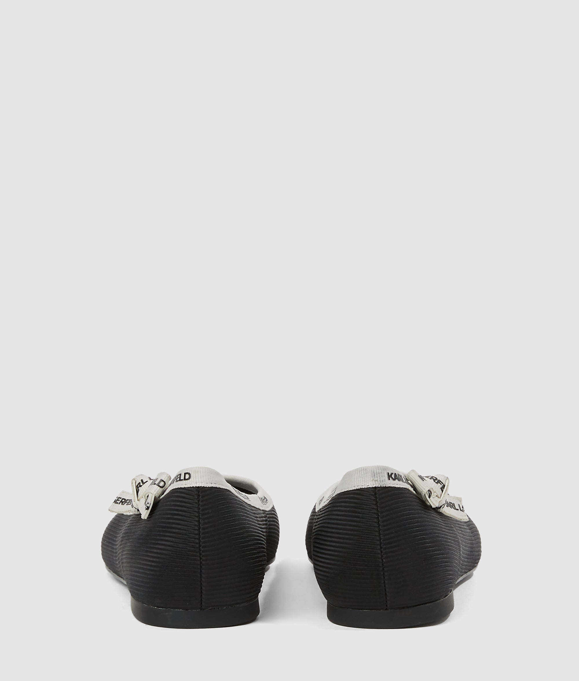 Ribbon collar pumps