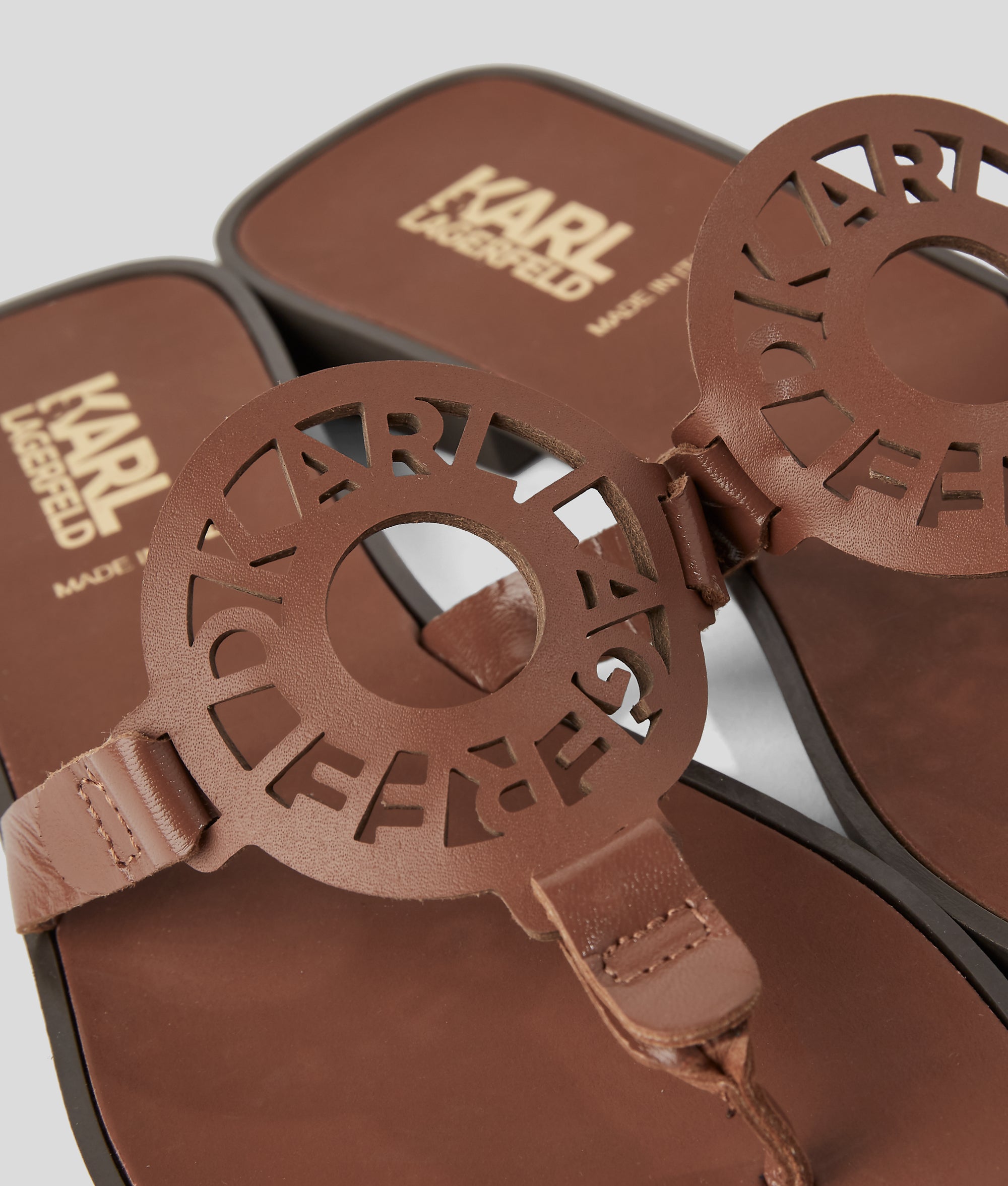 Ring logo sandals