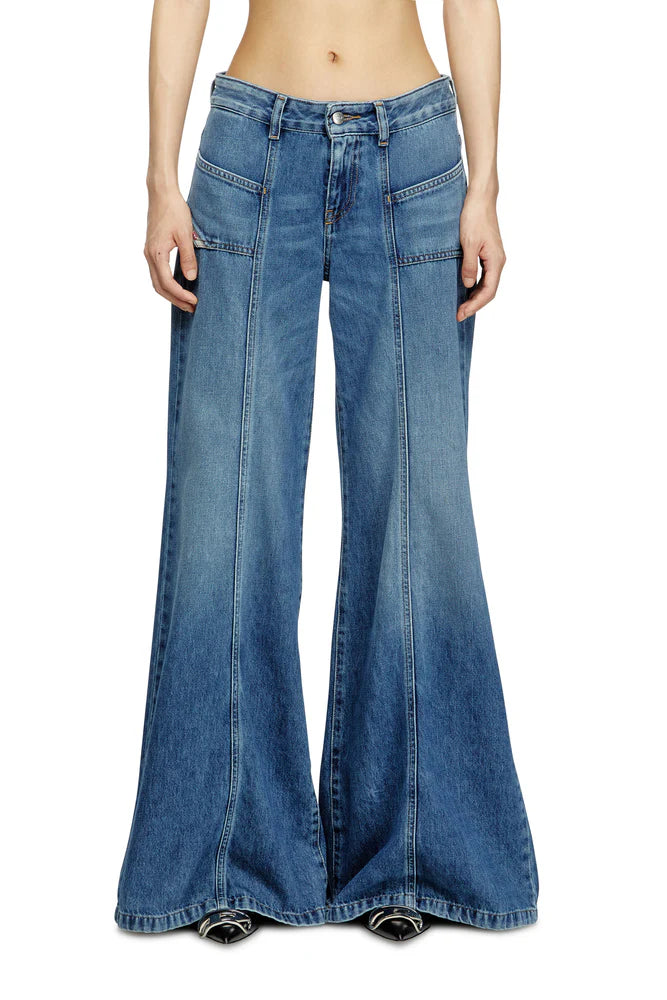 Flare Jeans - D-Akii