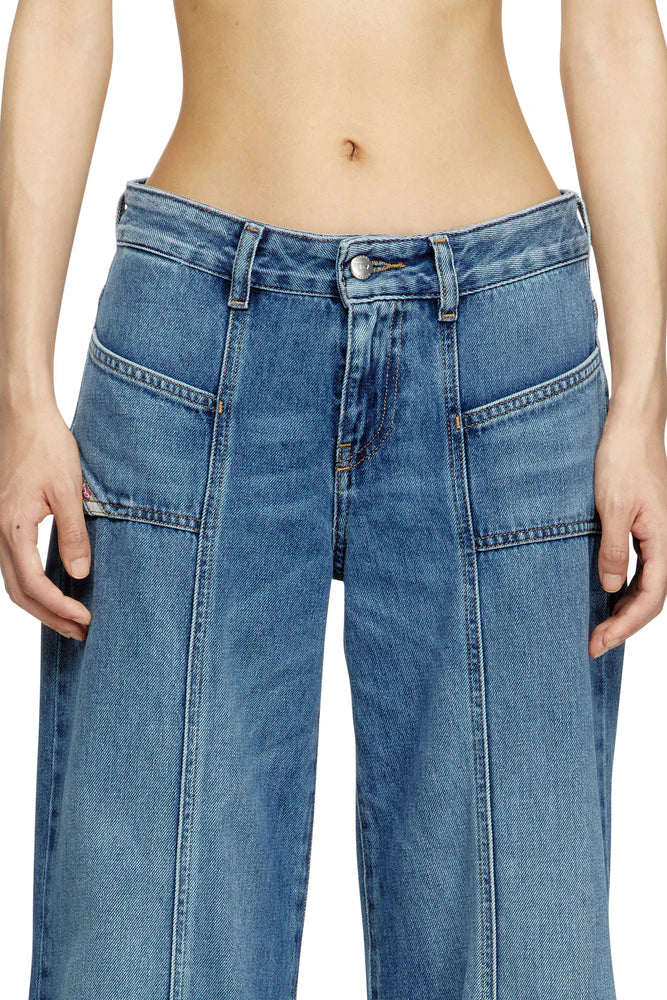 Flare Jeans - D-Akii