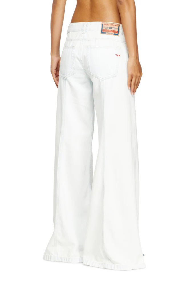 Flare Jeans - D-Akii