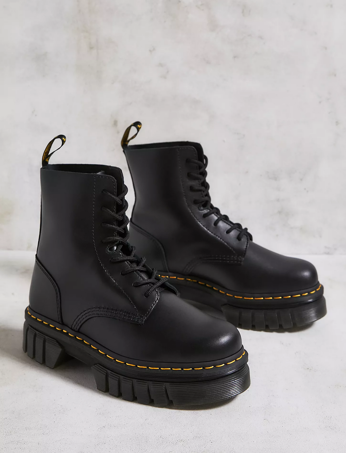 DR. MARTENS AUDRICK LACE-UP