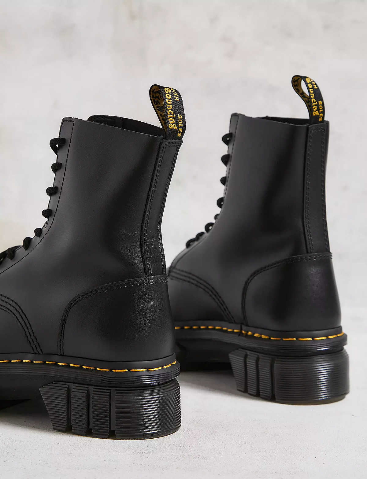 DR. MARTENS AUDRICK LACE-UP