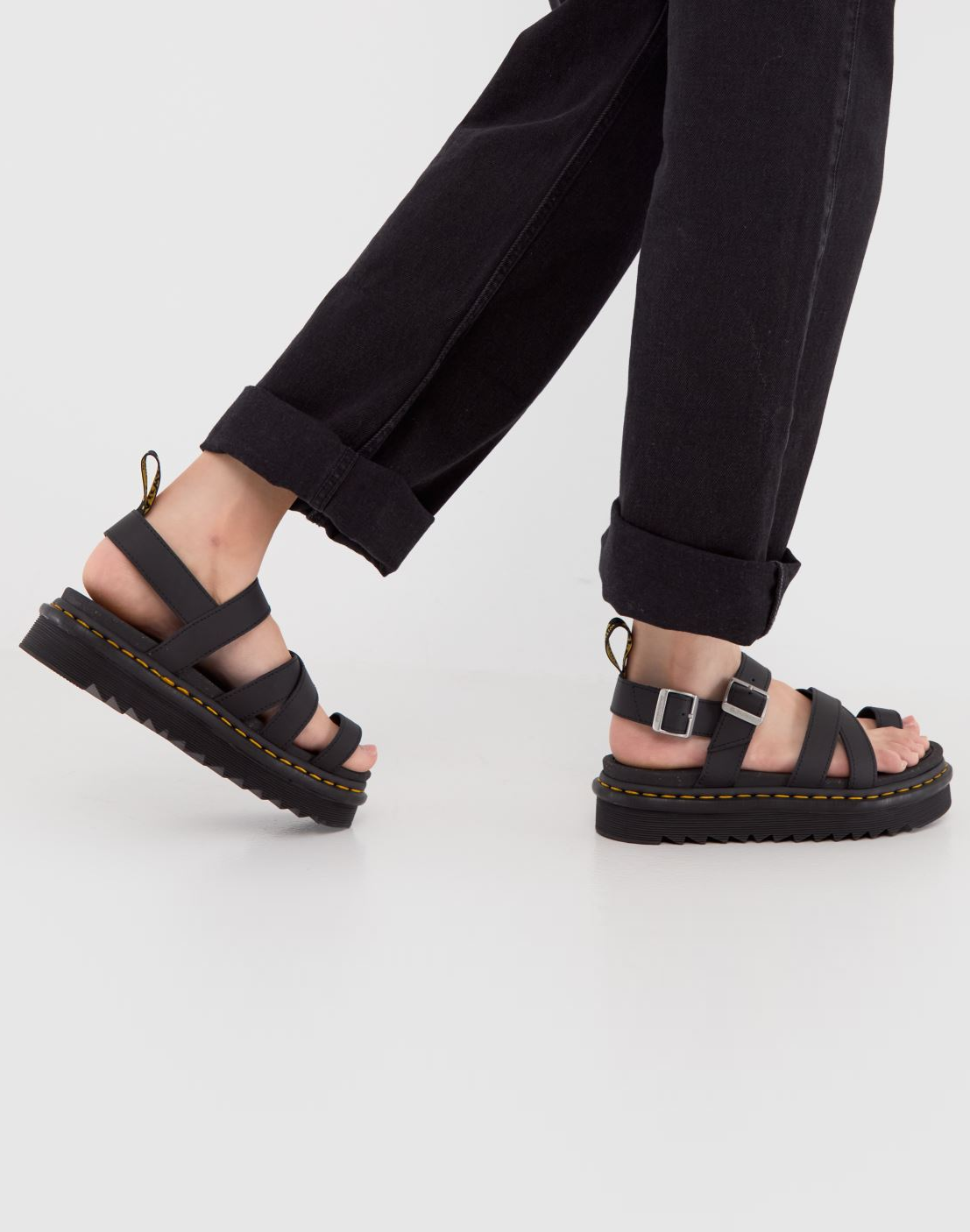 DR. MARTENS AVRY BLACK HYDRO