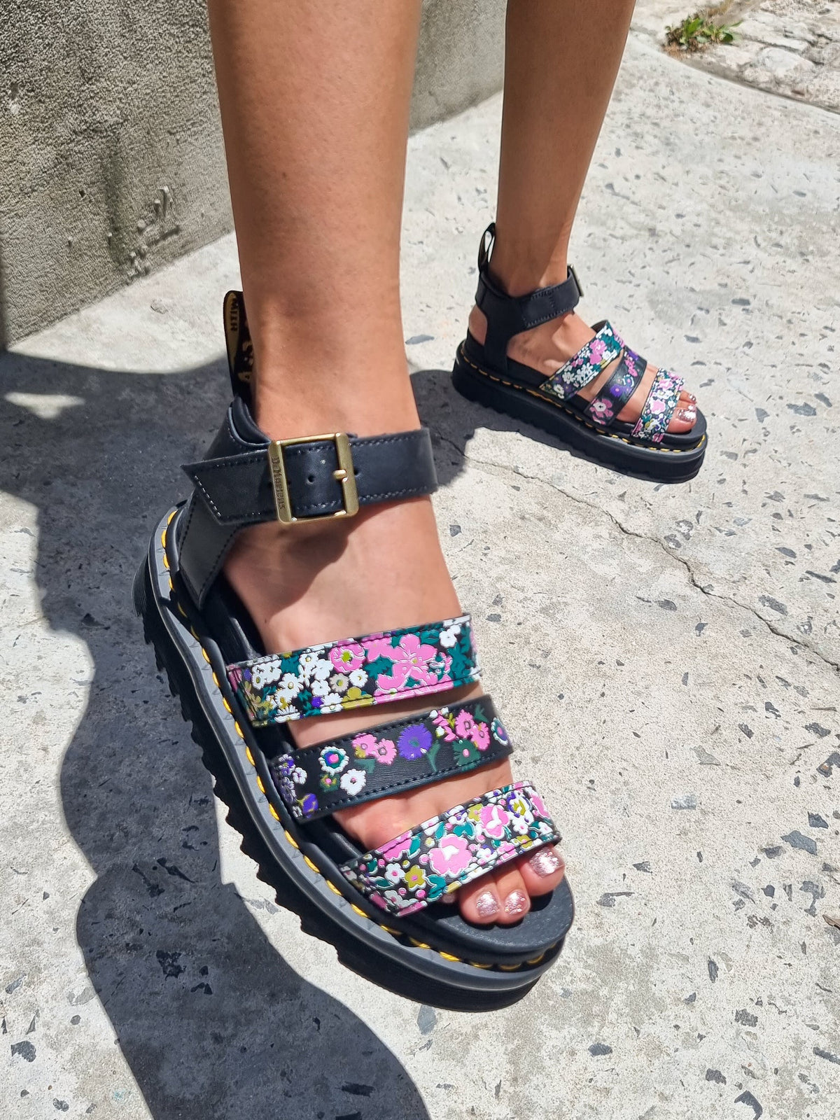 DR. MARTENS BLAIRE BLACK FLORAL