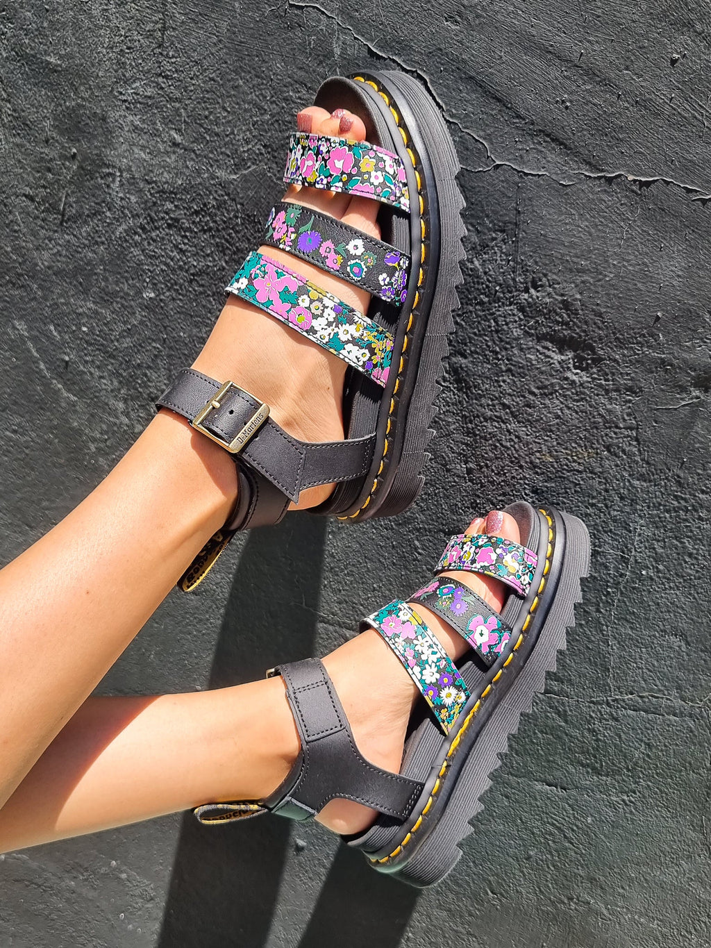 DR. MARTENS BLAIRE BLACK FLORAL