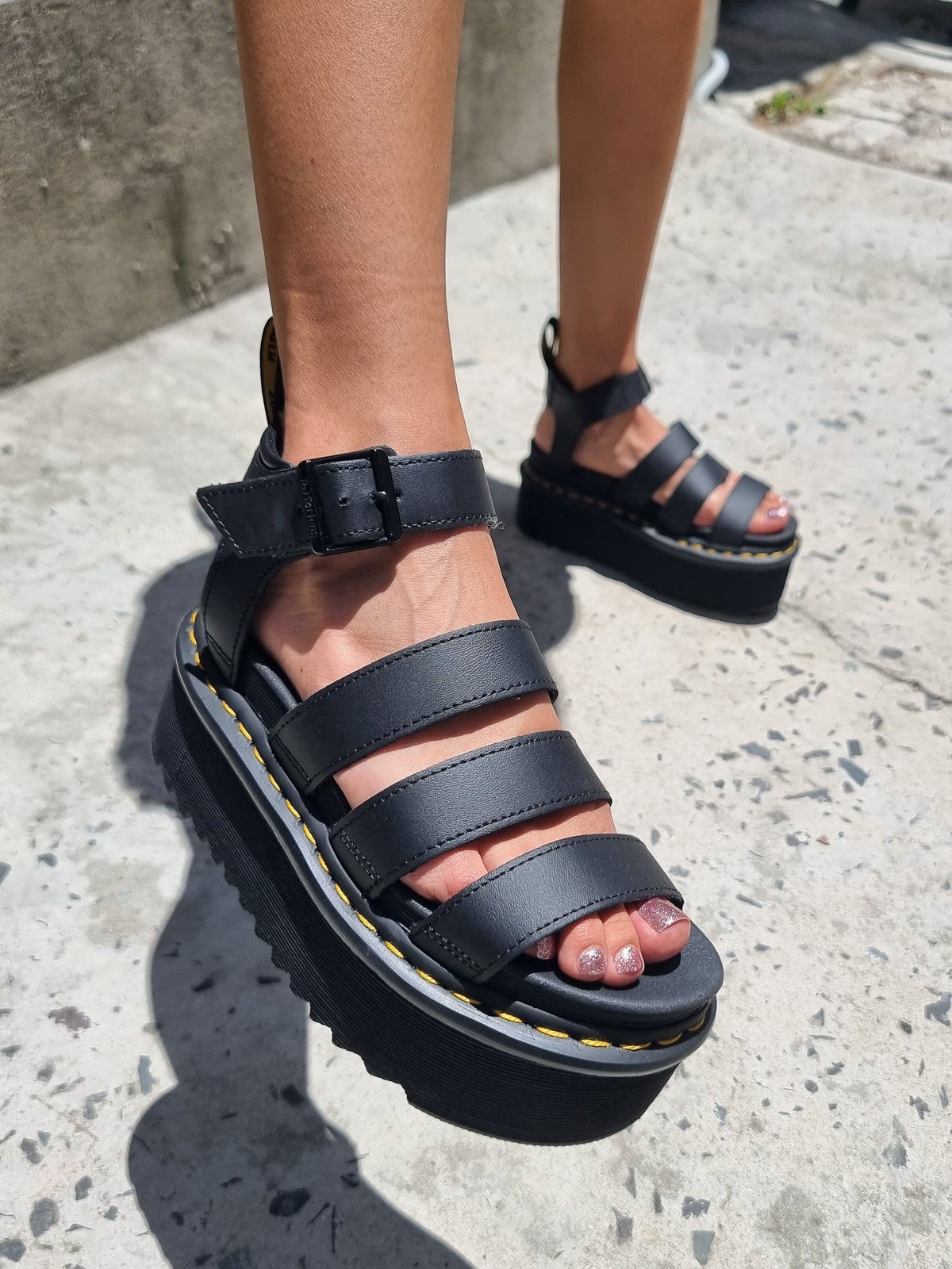 DR. MARTENS BLAIRE QUAD BLACK HYDRO