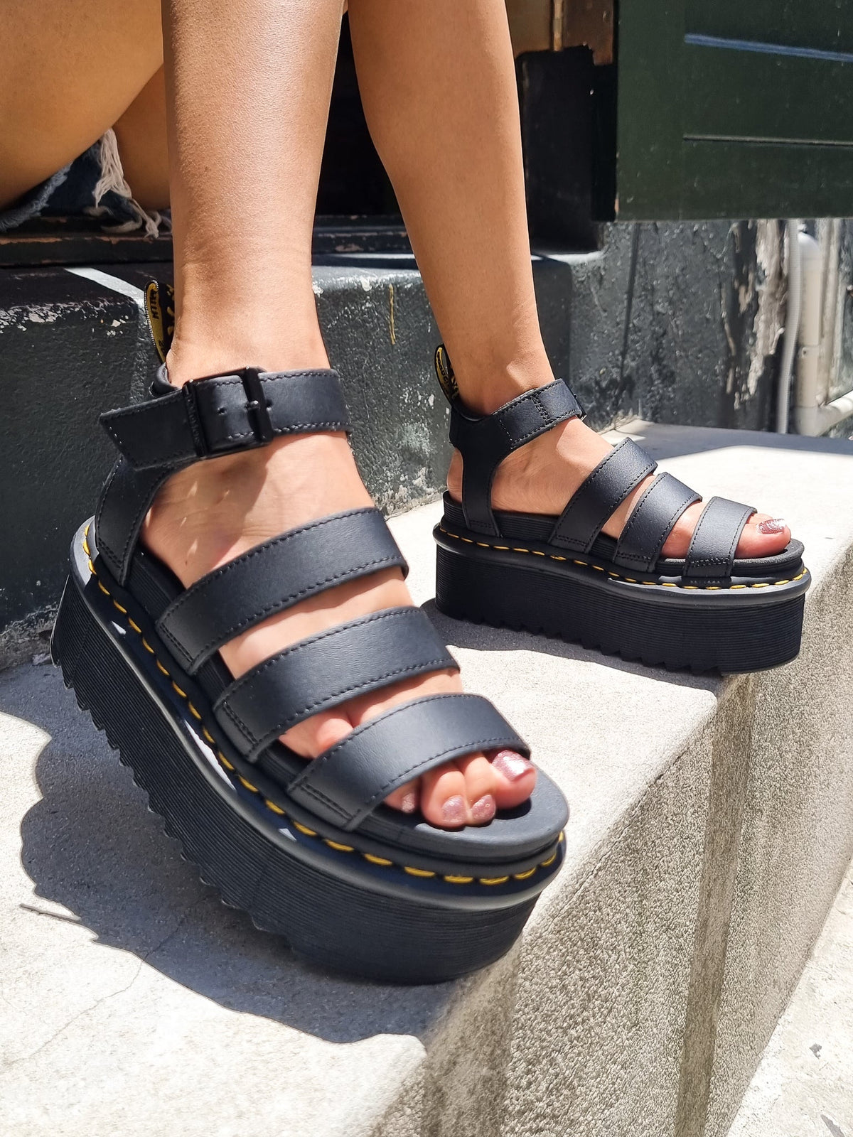 DR. MARTENS BLAIRE QUAD BLACK HYDRO